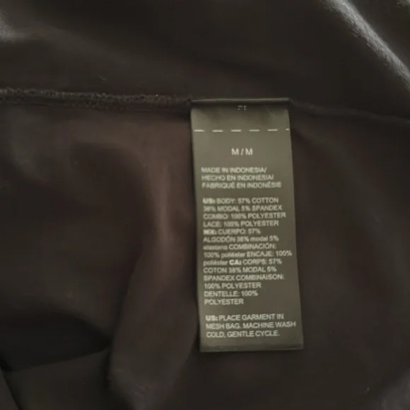 WHITE HOUSE BLACK MARKET-Black/White Lace Detail Top-Cap Sleeves-Knit Body Sz M - Picture 6 of 12